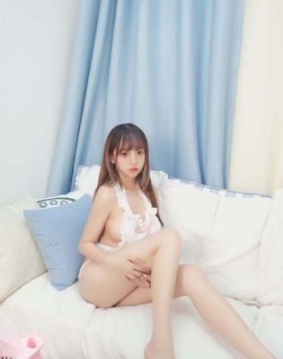 三男一女吃奶添下面视频_4K迅雷电影在线